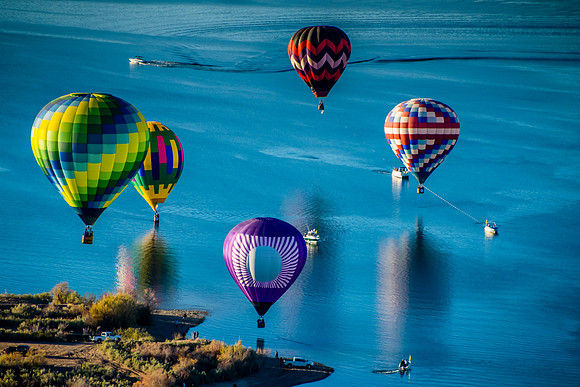 Hot Air Balloons land on Lake Havasu